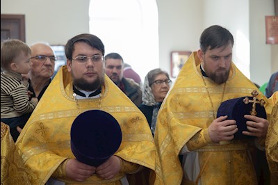 Митрополит Игнатий совершил Божественную литургию в Трехсвятительском храме г. Саратова