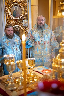 Митрополит Игнатий возглавил соборное архиерейское богослужение в Свято-Троицком кафедральном соборе г. Покровска (Энгельса)