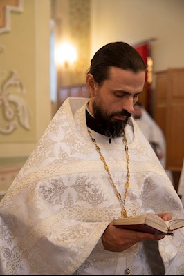 Митрополит Игнатий совершил Великую вечерню в соединении с Литургией святителя Василия Великого и чин Великого освящения воды в Покровском соборе г. Саратова