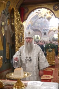 Митрополит Лонгин совершил Рождественское ночное богослужение