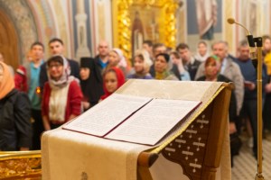Митрополит Лонгин совершил пасхальное богослужение