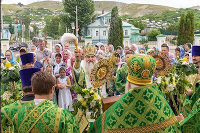 Божественная литургия в соединении с вечерней в Свято-Троицком кафедральном соборе г. Вольска