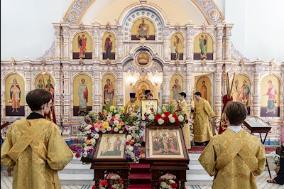 Божественная литургия в храме во имя святых первоверховных апостолов Петра и Павла г. Аткарска