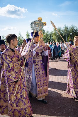 Митрополит Игнатий совершил Божественную литургию в Крестовоздвиженском храме г. Хвалынска