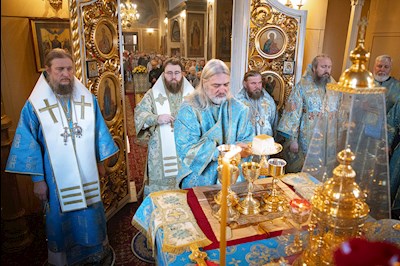 Митрополит Игнатий возглавил соборное архиерейское богослужение в Свято-Троицком кафедральном соборе г. Покровска (Энгельса)