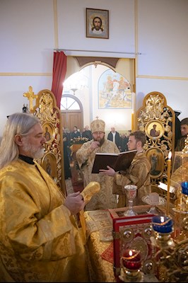 Митрополит Игнатий совершил Великое освящение храма святителя и Чудотворца Николая села Долгий Буерак Гагаринского района г. Саратова и Божественную литургию в новоосвященном храме