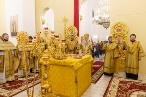 Великое освящение храма во имя святителя Спиридона Тримифунтского г. Саратова и первая Божественная литургия в новоосвященном храме
