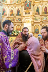 Вечерня в соединении с Литургией Василия Великого и чин умовения ног в храме в честь Покрова Пресвятой Богородицы г. Саратова