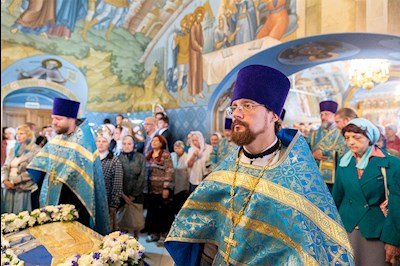 Божественная литургия в Свято-Троицком кафедральном соборе г. Саратова