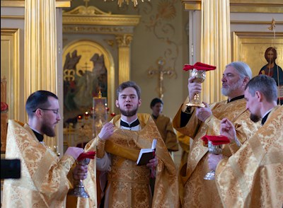Божественная Литургия в храме святого апостола и евангелиста Иоанна Богослова при СПДС