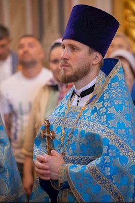 Митрополит Игнатий совершил Божественную литургию в Свято-Троицком кафедральном соборе Саратова