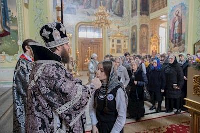 Митрополит Игнатий совершил Литургию Преждеосвященных Даров в Покровском соборе г. Саратова