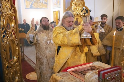 Митрополит Игнатий совершил Великое освящение храма святителя и Чудотворца Николая села Долгий Буерак Гагаринского района г. Саратова и Божественную литургию в новоосвященном храме