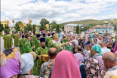 Божественная литургия в соединении с вечерней в Свято-Троицком кафедральном соборе г. Вольска
