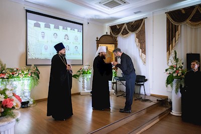 Митрополит Игнатий вручил дипломы выпускникам СПДС