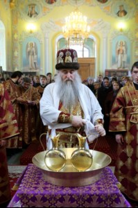 В Великий Четверг Митрополит Лонгин совершил Литургию Василия Великого и Чин умовения ног