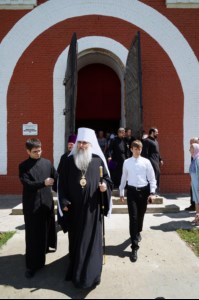 Божественная литургия в храме в честь Покрова Пресвятой Богородицы села Сокур Татищевского района