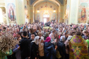 Божественная литургия в храме в честь Покрова Пресвятой Богородицы г. Саратова