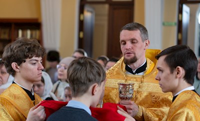Божественная Литургия в храме святого апостола и евангелиста Иоанна Богослова при СПДС