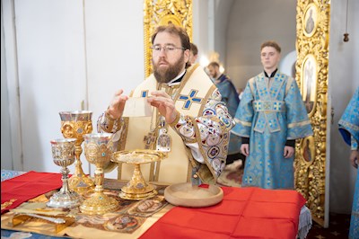 Митрополит Игнатий совершил Божественную литургию в Покровском храме г. Петровска