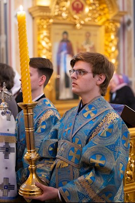 Митрополит Игнатий совершил вечернее богослужение с чтением акафиста Пресвятой Богородице в Свято-Троицком кафедральном соборе г. Саратова