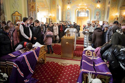 В Покровском соборе прошла торжественная встреча саратовских святителей