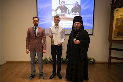 Митрополит Игнатий вручил дипломы выпускникам СПДС