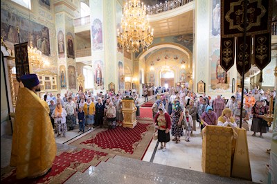 Митрополит Игнатий совершил Божественную литургию в Покровском соборе г. Саратова