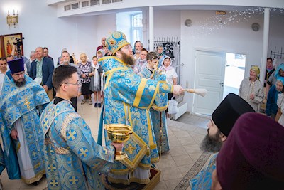 Митрополит Игнатий совершил великое освящение храма Владимирской иконы Божией Матери и Божественную литургию в новоосвященном храме
