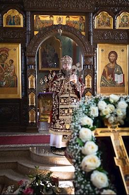 Митрополит Игнатий совершил Божественную литургию в Крестовоздвиженском храме г. Хвалынска