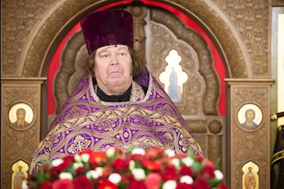 Митрополит Игнатий совершил Великое освящение Крестовоздвиженского подворья Свято-Алексиевского женского монастыря г. Саратова и Божественную литургию в новоосвященном храме
