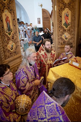 Митрополит Игнатий совершил великое освящение храма святых первоверховных апостолов Петра и Павла с. Куликовка Вольского района и Божественную литургию в новоосвященном храме