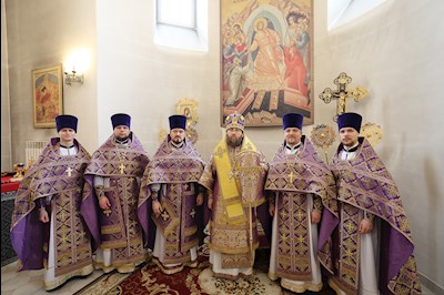 Митрополит Игнатий совершил Божественную литургию в соборном храме святителя Спиридона Тримифунтского г. Саратова