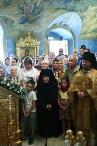Митрополит Лонгин и Епископ Пахомий совершили Божественную литургию в Троицком соборе и молебен перед главной святыней Саратовской земли — образом Спаса Нерукотворного