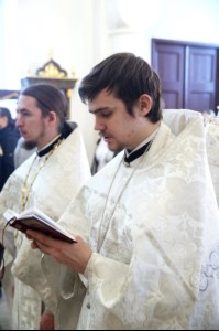 Божественная литургия на Архиерейском подворье — храме в честь иконы Божией Матери «Утоли моя печали» г. Саратова