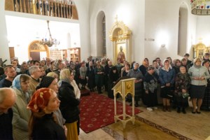 Литургия Преждеосвященных Даров, малое повечерие и утреня Великого Четвертка на Архиерейском подворье — в храме во имя святых равноапостольных Мефодия и Кирилла при СГУ