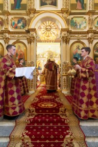 Вечерня в соединении с Литургией Василия Великого и чин умовения ног в храме в честь Покрова Пресвятой Богородицы г. Саратова
