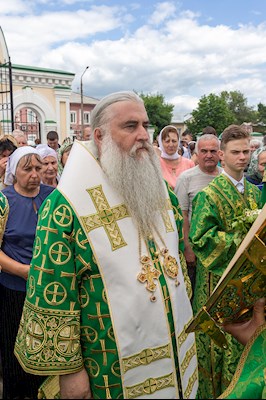 Божественная литургия в соединении с вечерней в Свято-Троицком кафедральном соборе г. Вольска