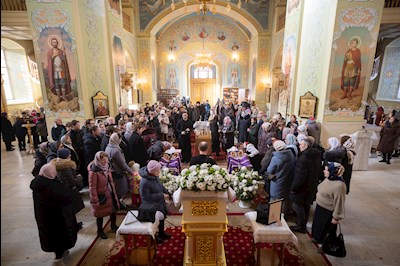 В Покровском соборе прошла торжественная встреча саратовских святителей