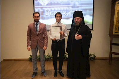 Митрополит Игнатий вручил дипломы выпускникам СПДС