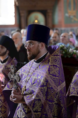 Митрополит Игнатий совершил Божественную литургию в Крестовоздвиженском храме г. Хвалынска