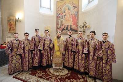 Митрополит Игнатий совершил Божественную литургию в соборном храме святителя Спиридона Тримифунтского г. Саратова