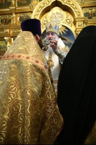 Митрополит Лонгин и Епископ Пахомий совершили Божественную литургию в Троицком соборе и молебен перед главной святыней Саратовской земли — образом Спаса Нерукотворного