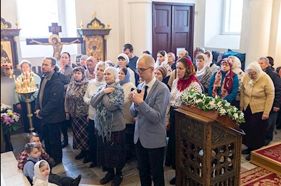 Божественная литургия на Архиерейском подворье – в храме в честь иконы Божией Матери «Утоли моя печали» г. Саратова