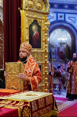 Митрополит Игнатий принял участие в Божественной литургии в Храме Христа Спасителя