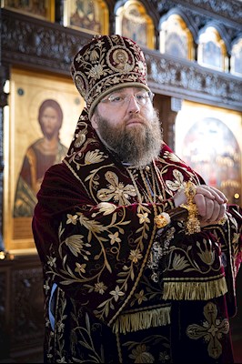 Митрополит Игнатий совершил Божественную литургию в Крестовоздвиженском храме г. Хвалынска
