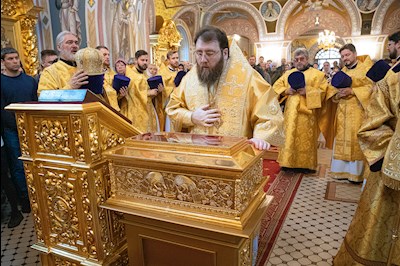Митрополит Игнатий совершил Божественную литургию в Свято-Троицком кафедральном соборе Саратова