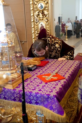 Митрополит Игнатий совершил всенощное бдение с чином воздвижения Креста в кафедральном соборе Живоначальной Троицы г. Вольска