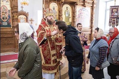 Митрополит Игнатий совершил Божественную литургию в храме Новомучеников и исповедников Саратовских г. Саратова