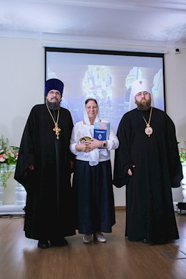 Митрополит Игнатий вручил дипломы выпускникам СПДС